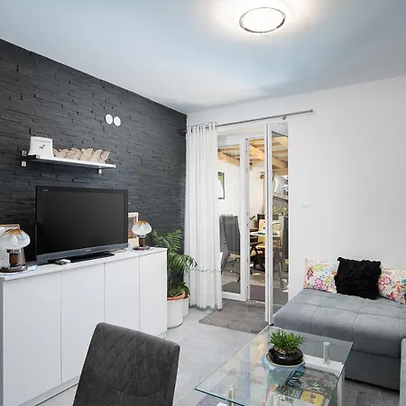 Apartment Sea View With Free Parking Pula