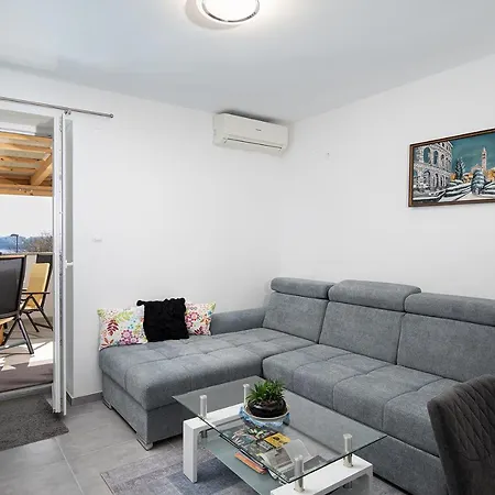 Sea View With Free Parking Apartment Pula