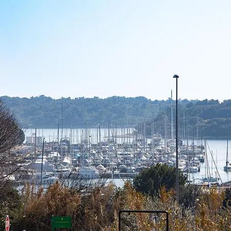 Sea View With Free Parking Apartment Pula